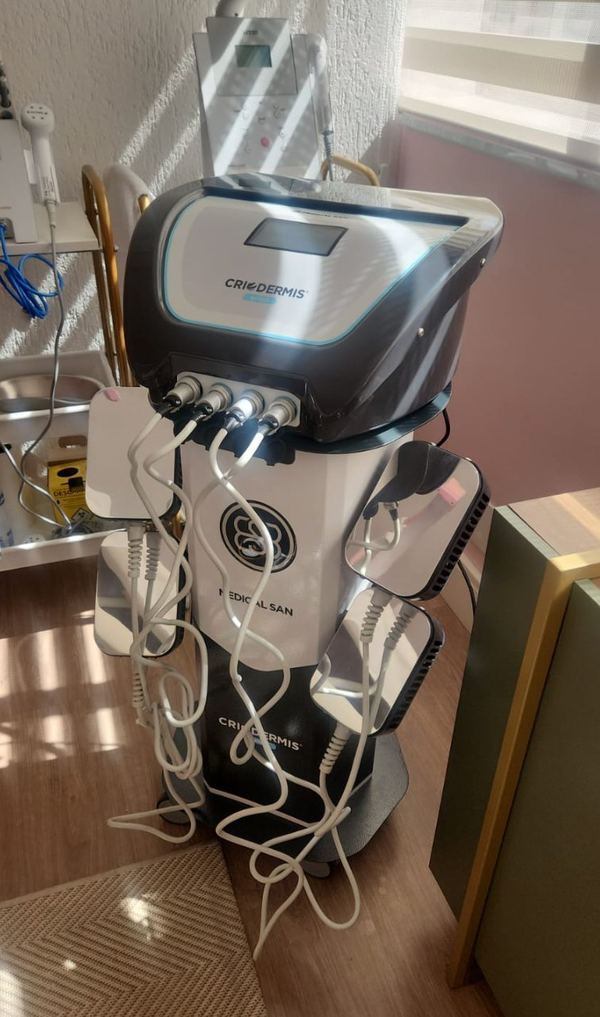 Equipamento profissional usado em protocolos de estética em Moema